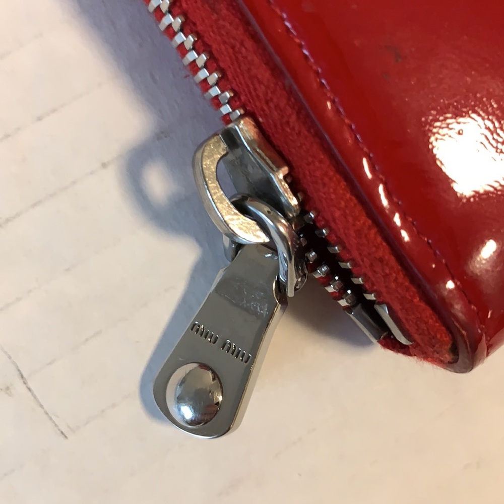 Preowned Miu Miu Red Patent Leather Crystal Wallet - image 5